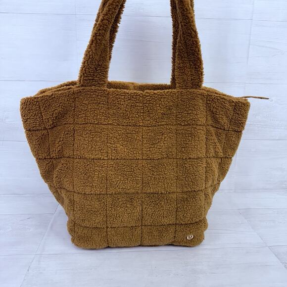 Lululemon Quilted Grid 26L Large Tote Bag‎ Fleece Burnt Caramel Travel Spacious - Picture 3 of 16
